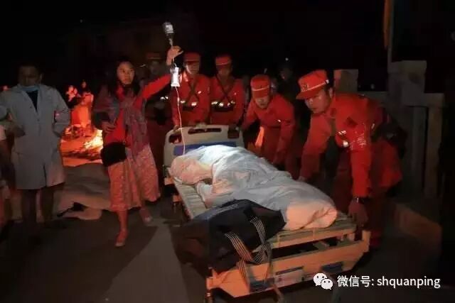 我不知道你是谁，却知道你为了谁，向人民子弟兵致敬！