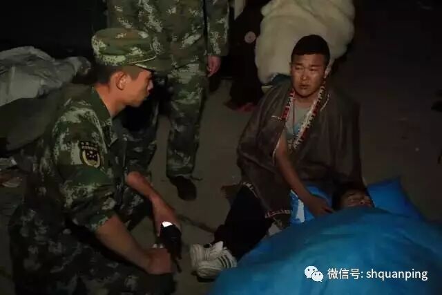 我不知道你是谁，却知道你为了谁，向人民子弟兵致敬！