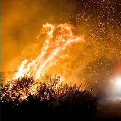 烈焰焚豪宅民居 南加州居民因一事感谢神