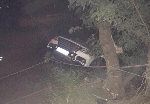 男子因这事死死踩着刹车一小时 情绪紧张接近崩溃