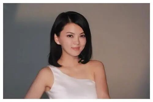 李湘到底有多豪,一身穿搭能买一套房,为何却被保姆&ldquo;骑&rdquo;在头上