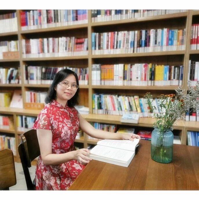 【青春语文·幸子的小确幸之十七】巧设计言简义丰，妙赏析意趣盎然——观赵谦翔老师《饮酒（其五）》有得