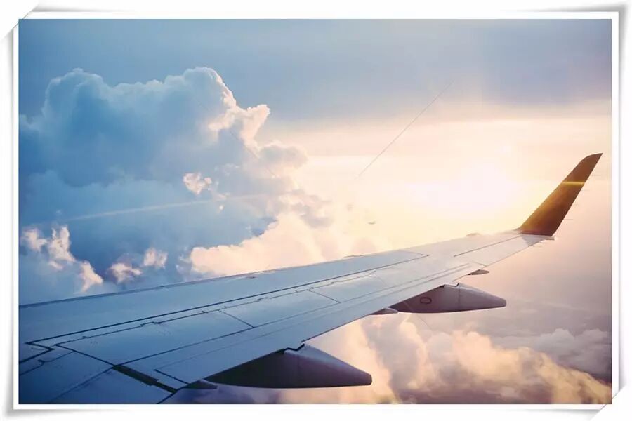 【谢华专栏】万米高空上，你会读什么样的书？