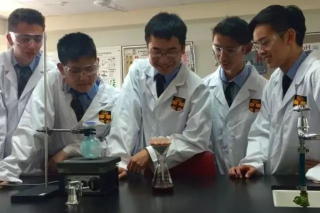 悉尼文法学校高中生研制出廉价治疗艾滋药物
