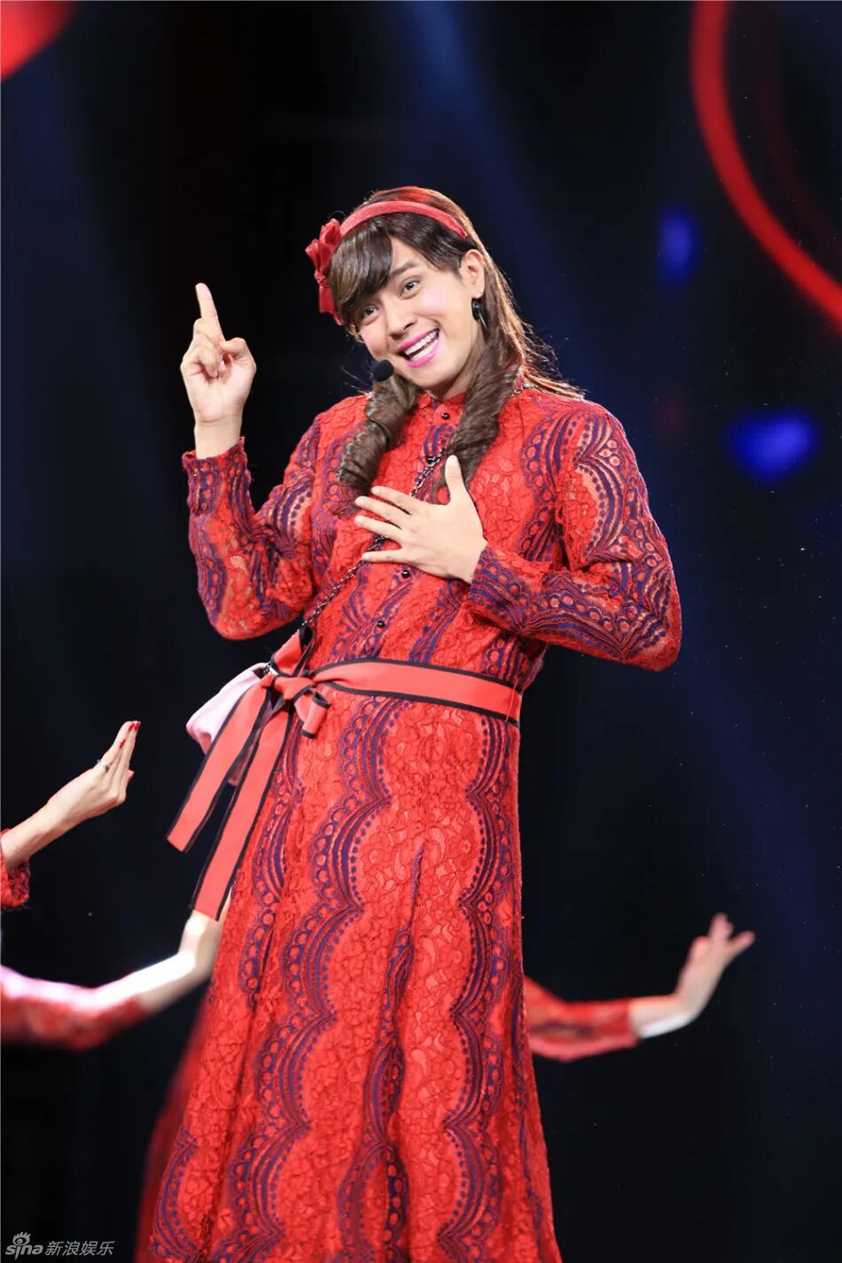 组图 满屏朱碧石 大跳广场舞还示爱孙红雷