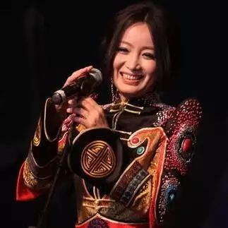 美女歌手斯琴格日乐最热门的四首歌,原来这么好听!
