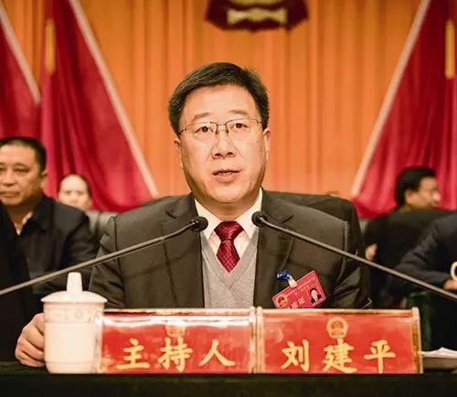 县委书记刘建平主持选举大会 李学友 摄