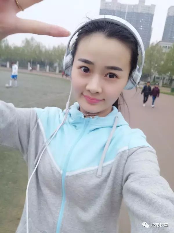 李琳琳,性格既霸气又温柔,是一个认真勤奋的女生 !