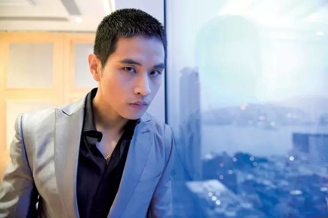 流行天王刘承俊时隔十二年发表新专辑,被歌迷怒吼道:滚出韩国!