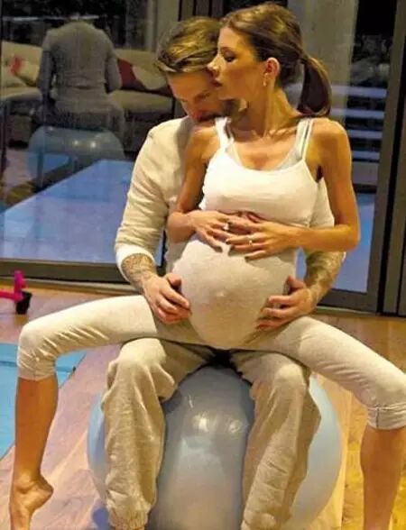 昆凌二胎孕照曝光身材依旧好到爆,为什么她们怀孕也能美上天?-怀孕期