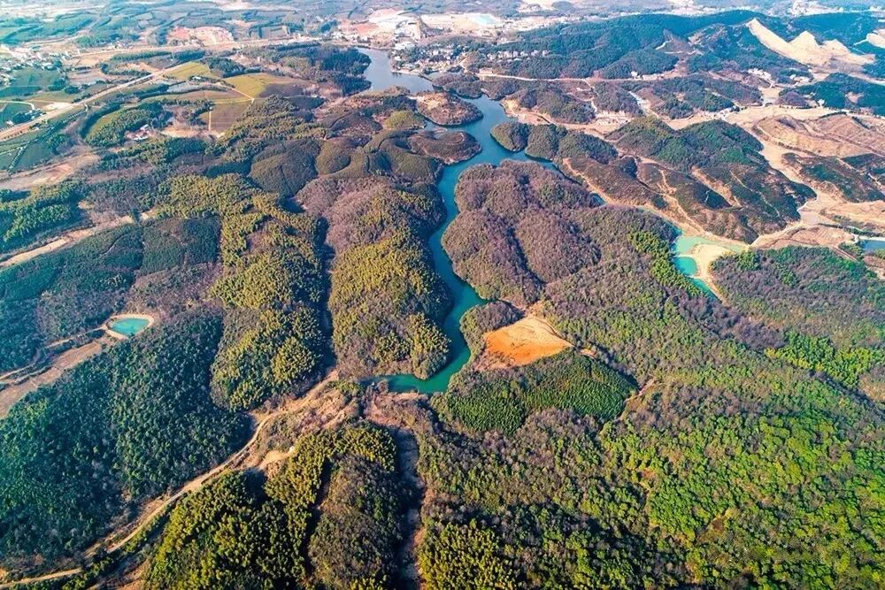 咸宁赤壁陆水湖,黄盖湖,西梁湖三大水系汇集于此,最终流入长江