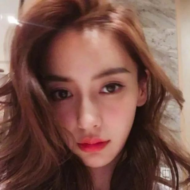 见华仔开启迷妹模式 Angelababy:曾躺他胸口听心跳