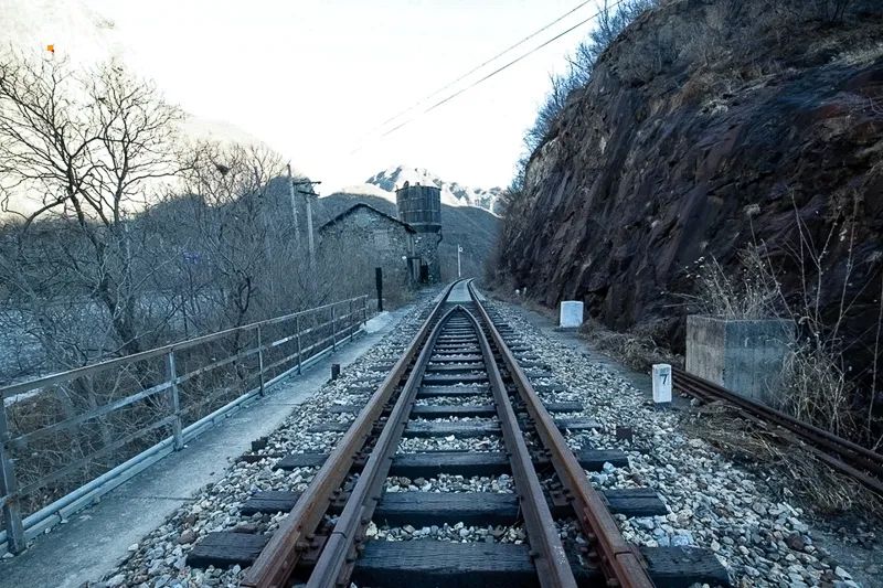 1906年开始修建原自车公庄站,西经五路站,西黄村站,三家店站,门头沟站