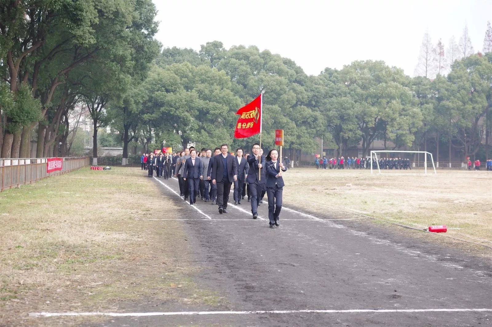 练红门精兵,做放心后勤:苏大教服集团举办第五届消防运动会