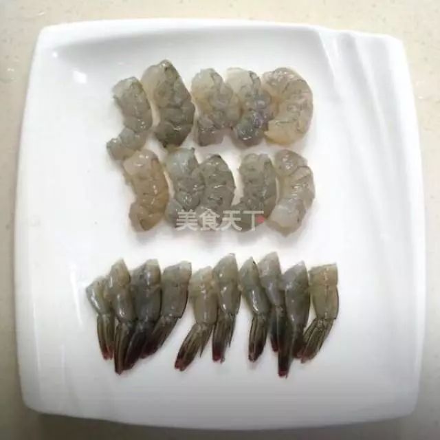 把所有的虾都处理好备用