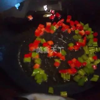 下青红椒煸炒断生