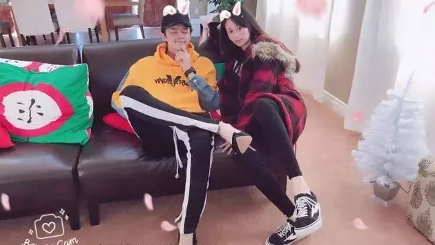 付辛博替颖儿穿高跟鞋 怕孕妻辛苦甜蜜狂撒狗粮