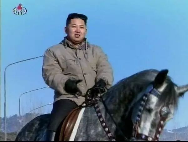 盤點金正恩的十八般武藝:彈琴、開坦克、打籃球