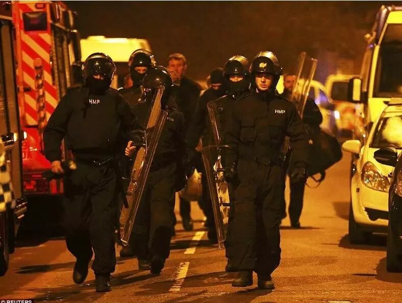 英國私營監(jiān)獄600名囚犯暴亂 通過社交媒體直播