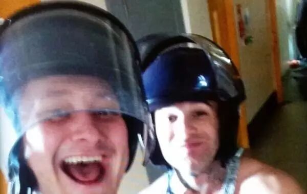 英國私營監(jiān)獄600名囚犯暴亂 通過社交媒體直播