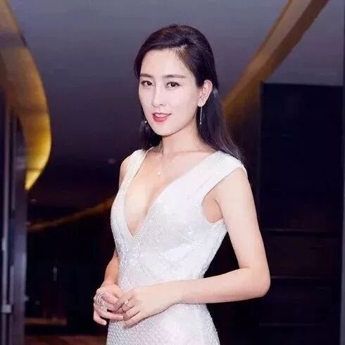 吴奇隆都看不下去了, 是作秀还是真善良?