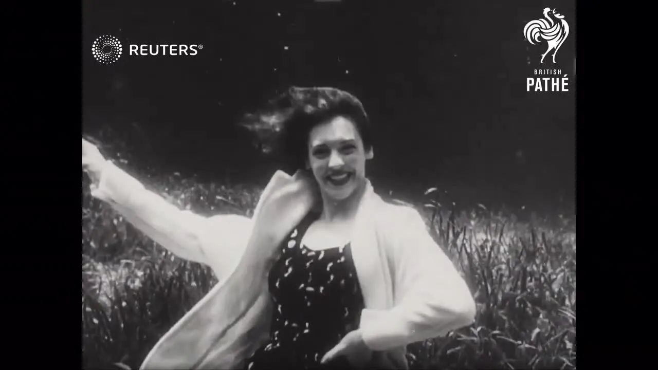 1955年的水下时装秀