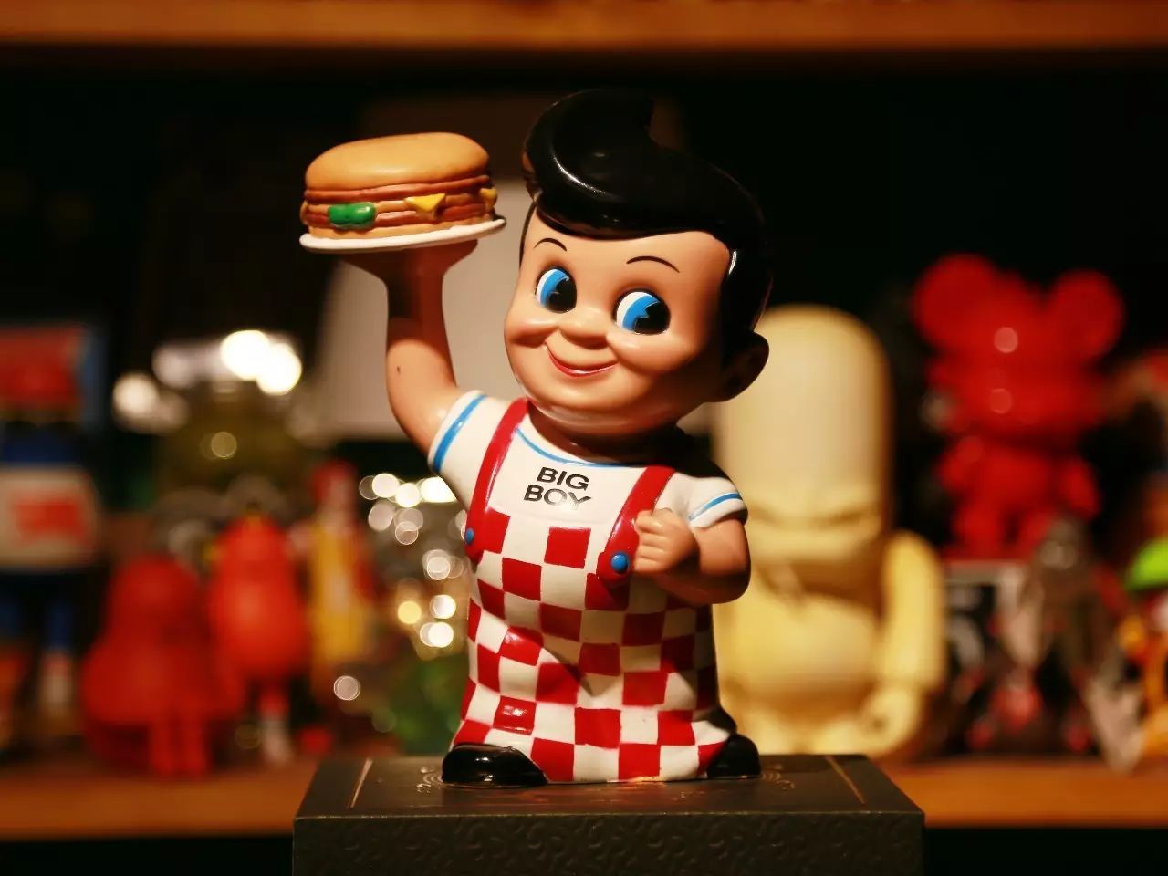 big boy pq:我看你还喜欢一些复古玩具? long:莫名其妙的复古玩具.