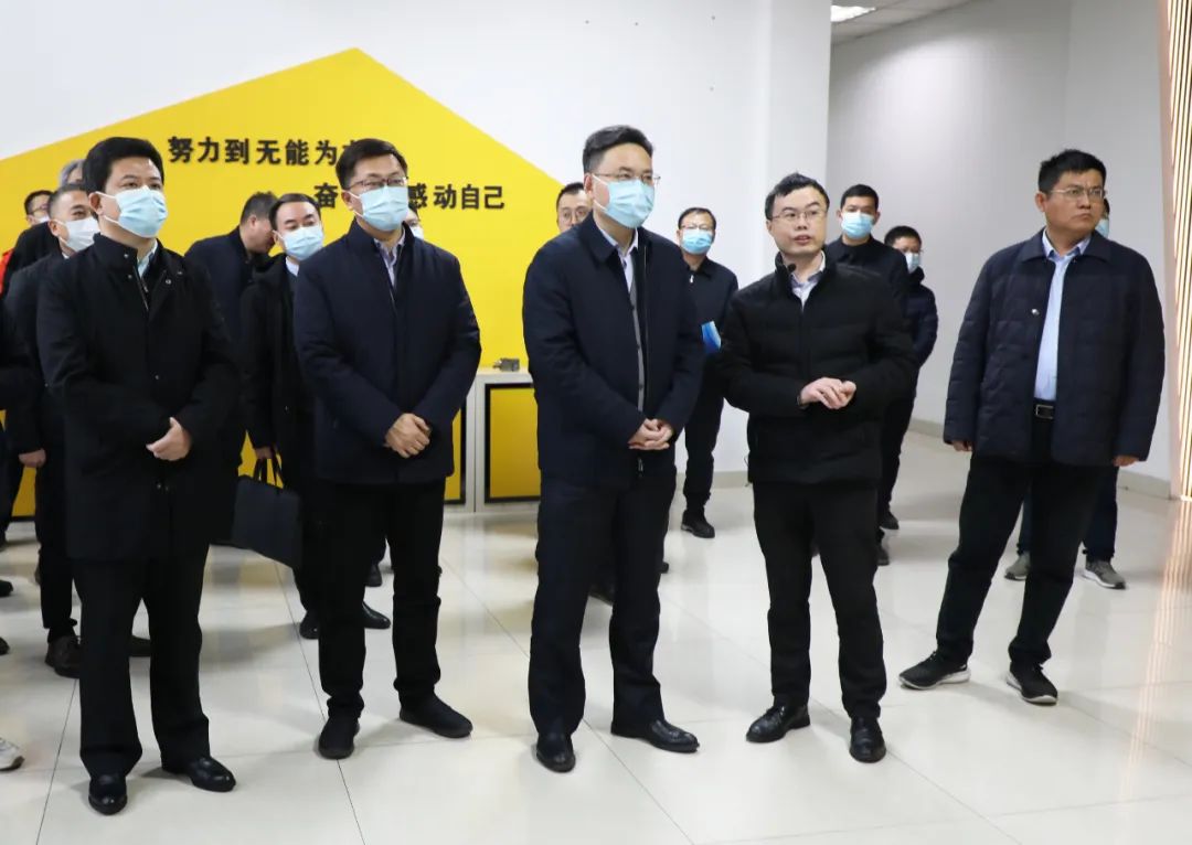 企业服务日助企面对面广陵区开展专精特新企业服务日活动张伟郎俊与