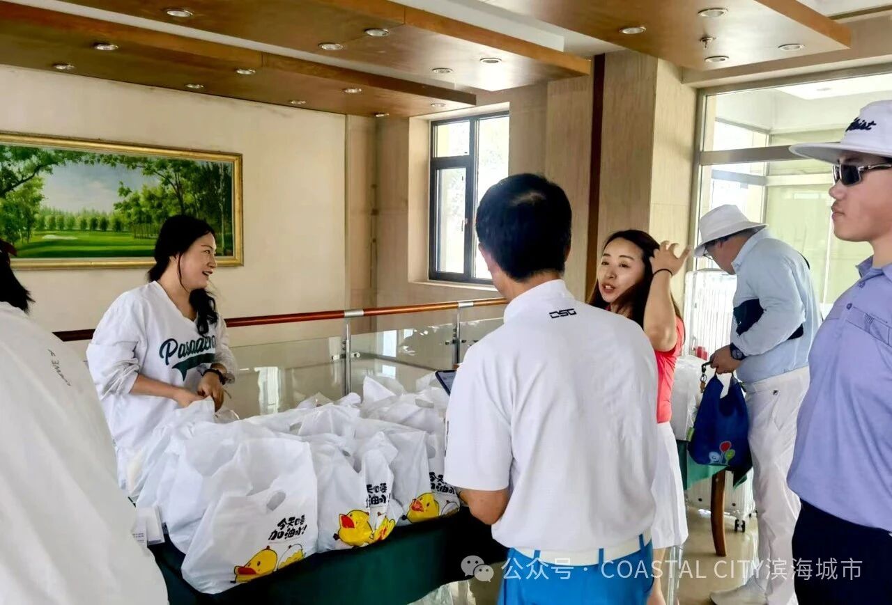 以球会友 共谋发展——滨海城市发展集团受邀参加打遍全球高尔夫球会六月例赛