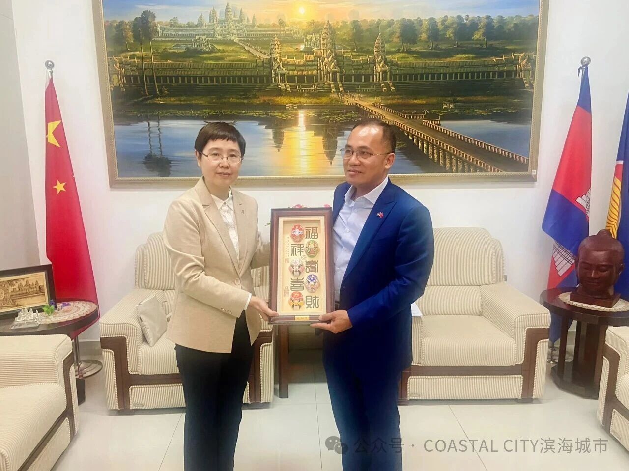 滨海城市发展集团拜访柬埔寨驻南宁总领事馆 共促项目招商合作