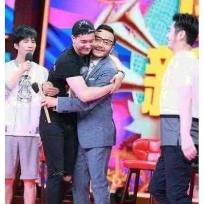 小五重回《天天向上》与汪涵等人再合体, 谁注意王一博表情? 太真实了