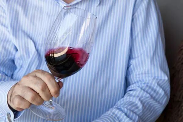 红酒为什么不能倒满