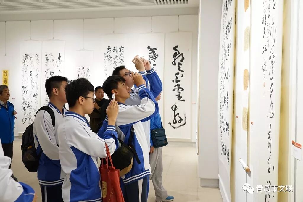 除了青岛市书法家协会主席团成员外