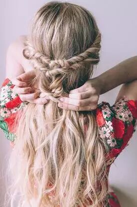 【美发】春之将至，用这款唯美发型迎来春意盎然的每一天吧~