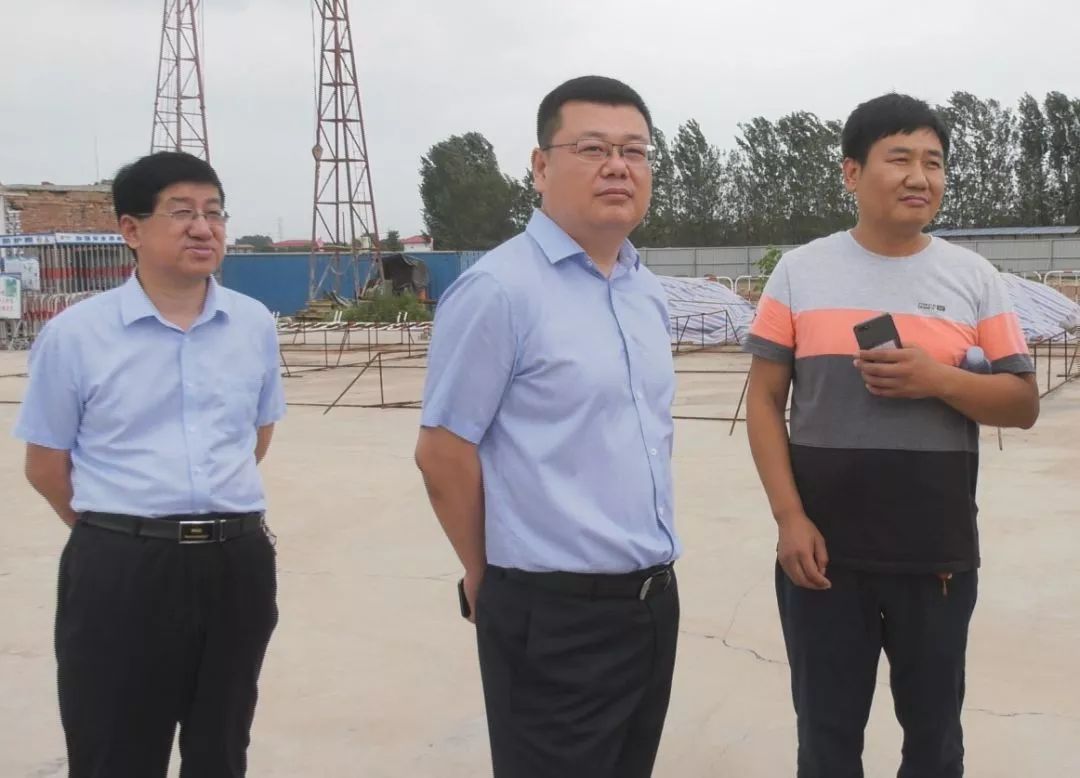调研中,吕智临还对石家庄生物质焚烧发电项目进行了实地查看.