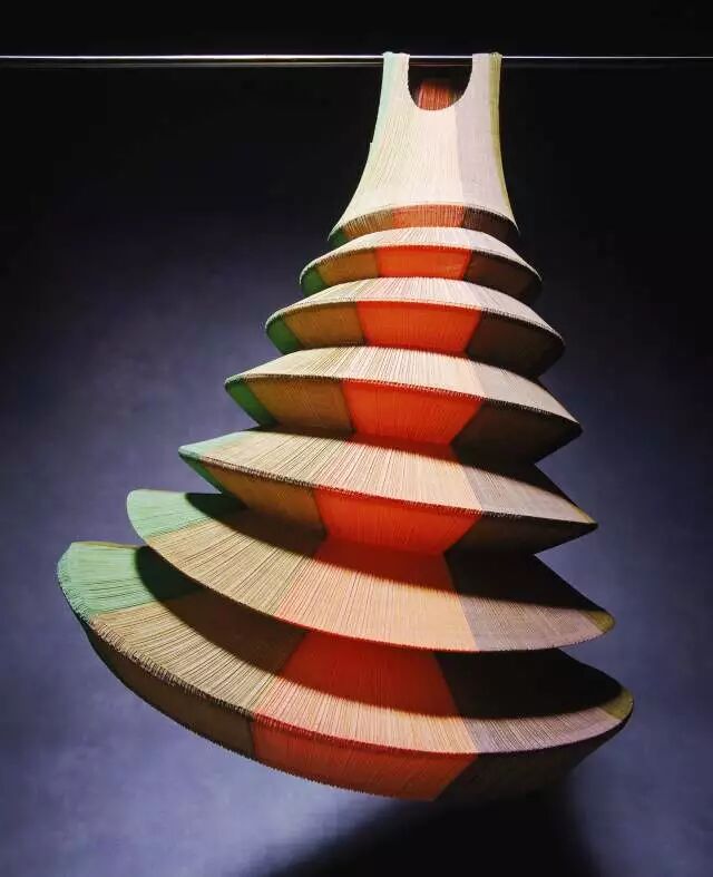 三宅一生——“他的设计不时髦，却让有品位的女士更迷人”