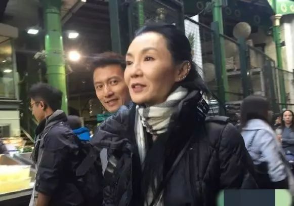 梁朝伟把最好的爱情留给了她!她曾是香港的骄傲!52岁,她把生命活成一部电影……