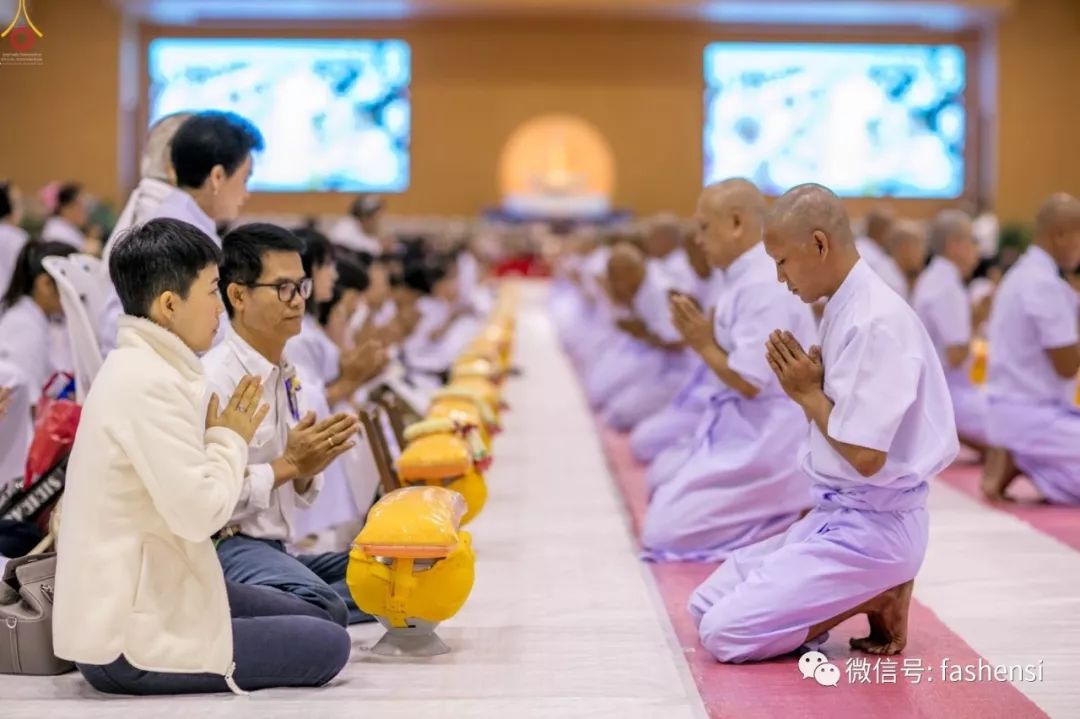 "法身导师纪念日"200位男子发心出家 泰国法身寺 法身基金会