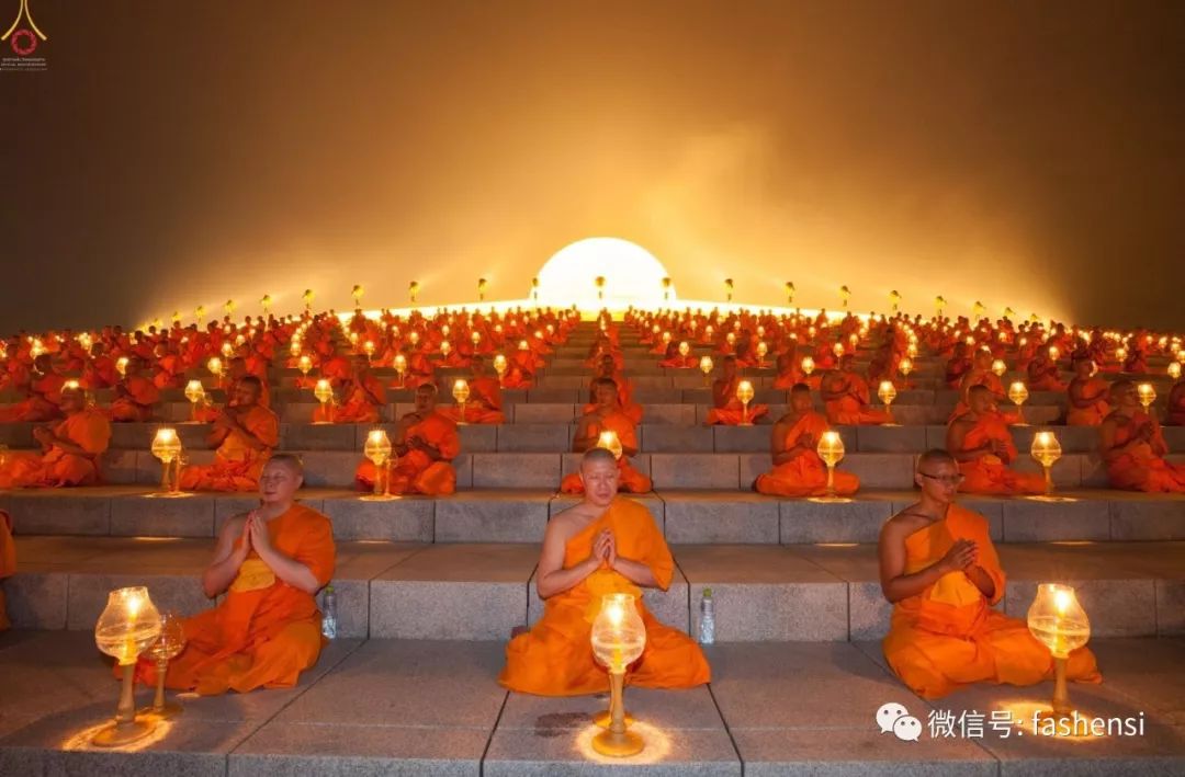 烛光—泰国法身寺万佛节平安灯法会