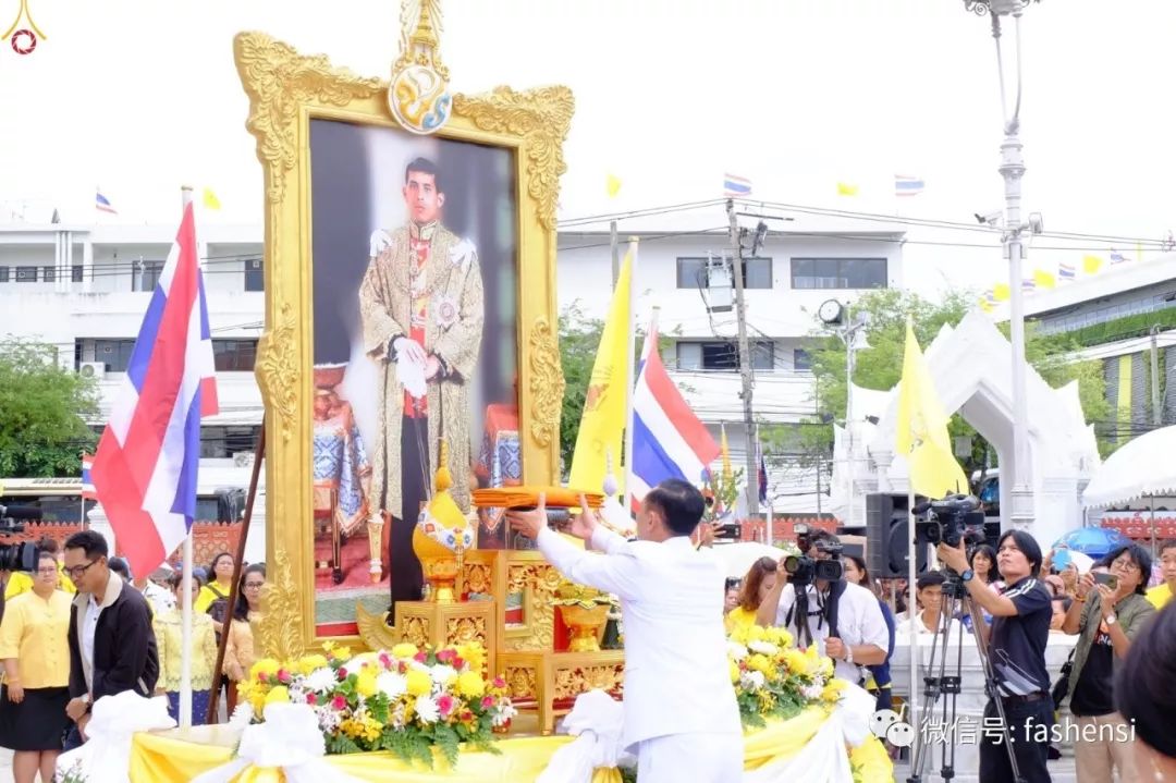 269位小沙弥出家为泰国十世王玛哈哇集拉隆功国王7月28日66岁寿辰祈福