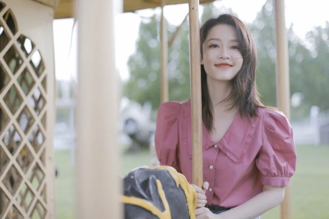 快讯迪丽热巴大片胡歌封面李沁写真欧阳娜娜杂志