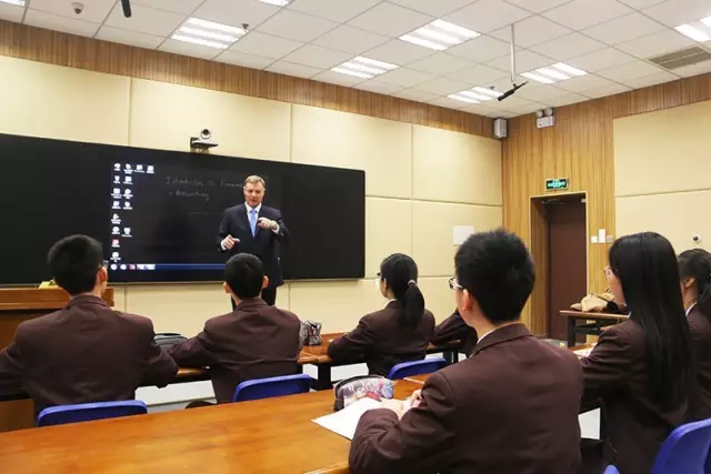 天津英华国际学校校长林向阳：教育信息化，帮助学生更好地“发现我自己”