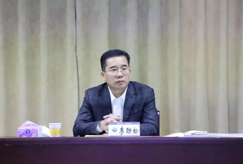 李劲松组织全体与会同志专题学习市委副书记,市长李爱武关于《岳阳市