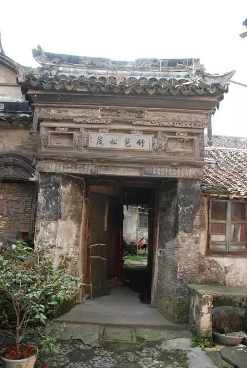 西溪草堂,位于嘉定镇西大街,项泾西街,占地面积约700平方米.