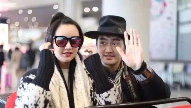 【4喜娱乐】张歆艺与袁弘甜蜜同框现身机场,网友:这才是正常孕妇的模样!
