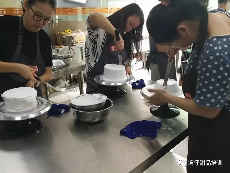 蛋糕培训学校学费表_培训蛋糕学校学费多少_蛋糕培训学校学费