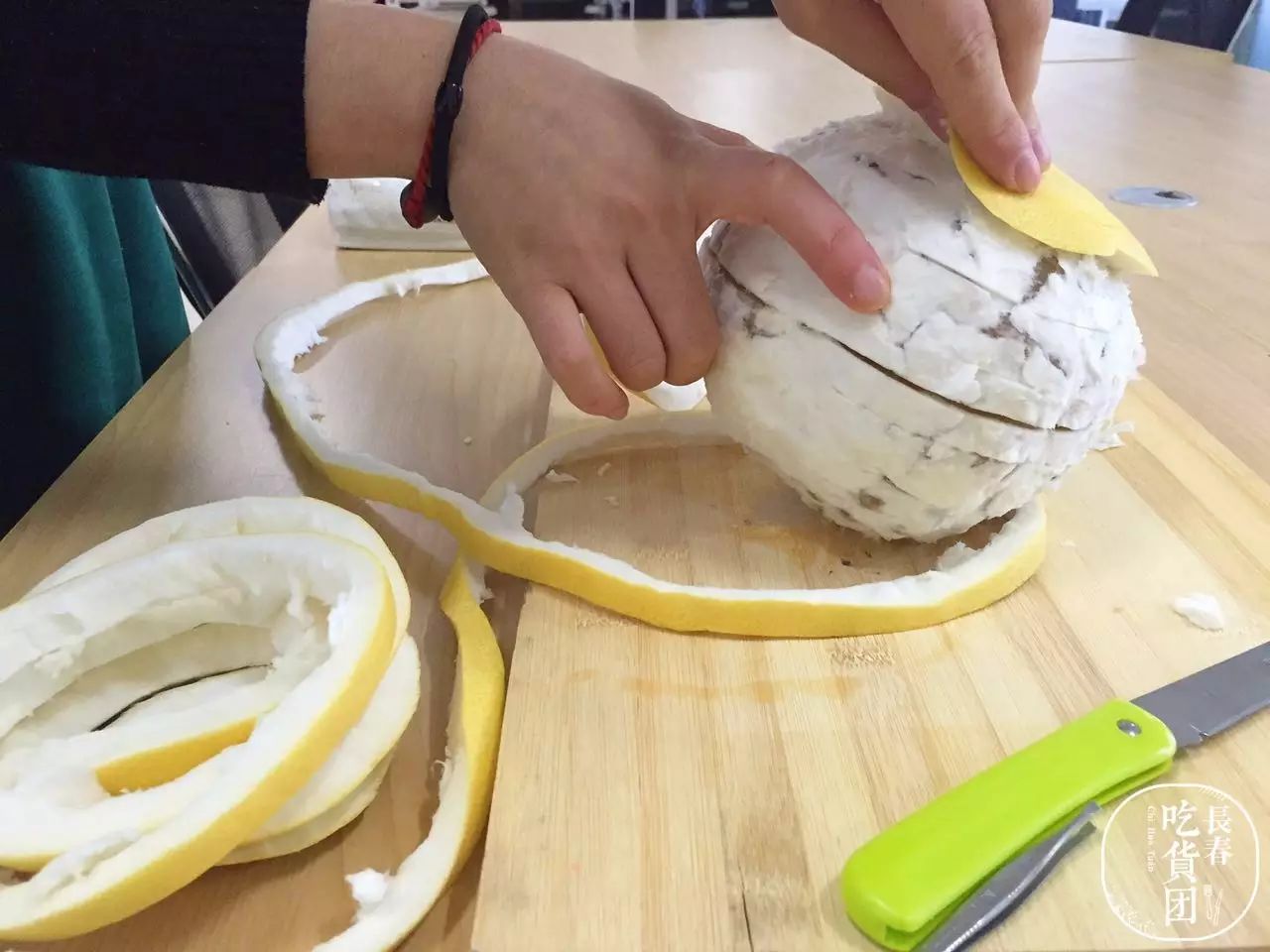 小编亲测!神技能:花式剥柚子,绝对让你成为朋友圈的"霸屏王"!