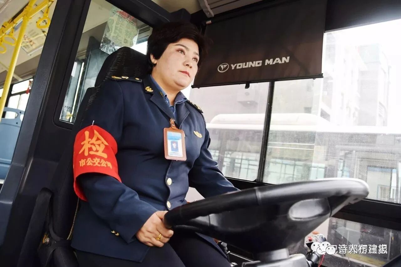 【献给三•八妇女节】《女人，就是春天里的一棵树》/布建忠|朗诵：吴秀年
