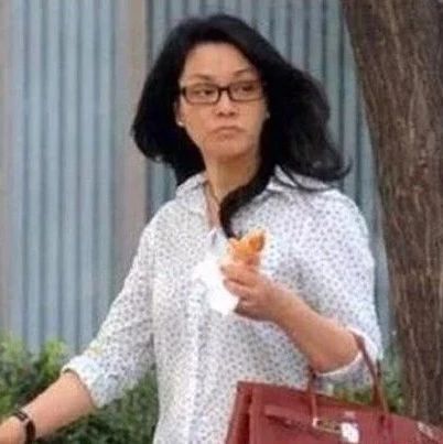 巩俐53岁卸妆后,毛阿敏卸妆后,孙俪卸妆后,网友:真心不敢认