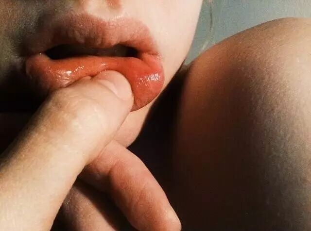 热贴：婚前我们在一起睡了一年，但没有脱过衣服